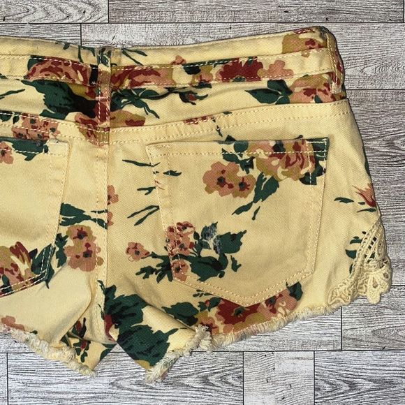 Retro, Floral Low Rise Boho Jean Shorts - Picture 4 of 9